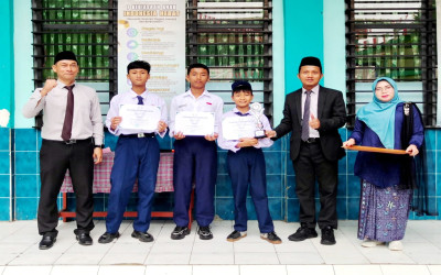Tim Bulutangkis MTs Nurul Falah Ikuti Trofeo Astra MTs Asih Putra Cimahi